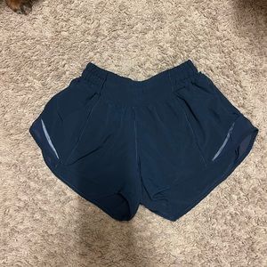 Lululemon hotty hot short 2.5”